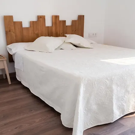 Charming El Vendrell: Mediterranean Poolside Retreat Villa *
