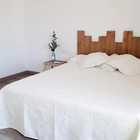 Charming El Vendrell: Mediterranean Poolside Retreat Villa *
