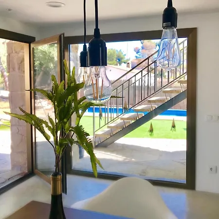 Villa Charming El Vendrell: Mediterranean Poolside Retreat *