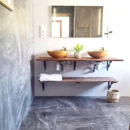 فيلة Charming In + Pool إل فيندريل