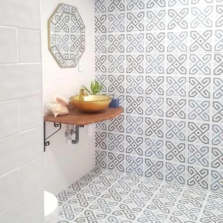 Charming In + Pool إل فيندريل